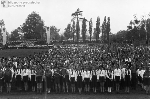Opening of the "Ernst Thälmann" Pioneer Republic at the Wuhlheide, East Berlin (May 24, 1950)
